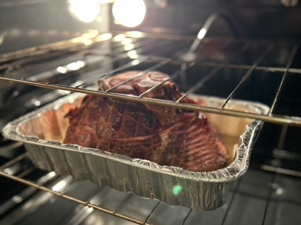 アメリカのオーブンで調理　クリスマスのハム