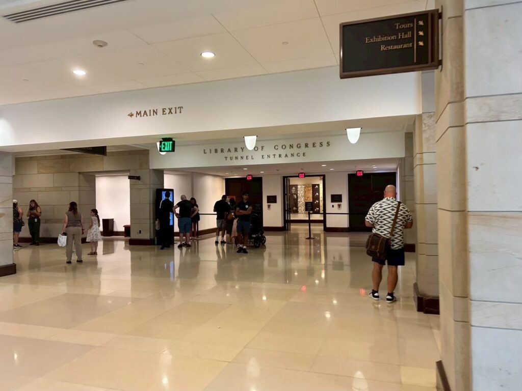 アメリカ国会議事堂、議会図書館の地下通路