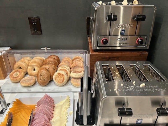 アメリカのマリオット系ホテルの無料朝食メニュー（写真付き）