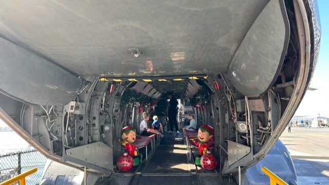 空母ミッドウェーのフライトデッキ