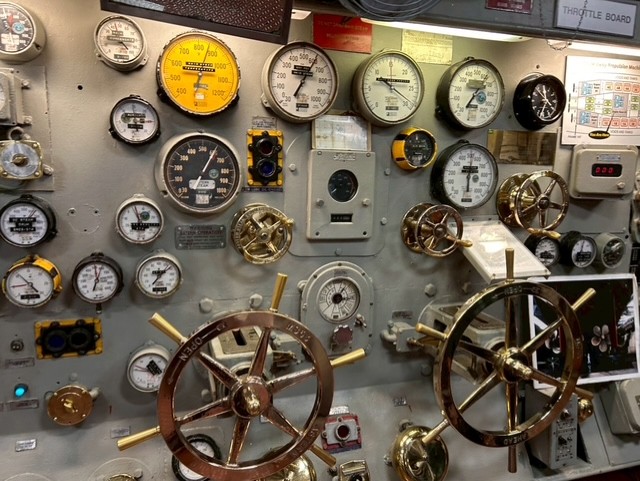 空母ミッドウェーのエンジンルーム