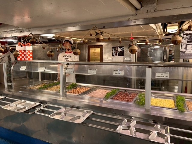 空母ミッドウェーの食堂