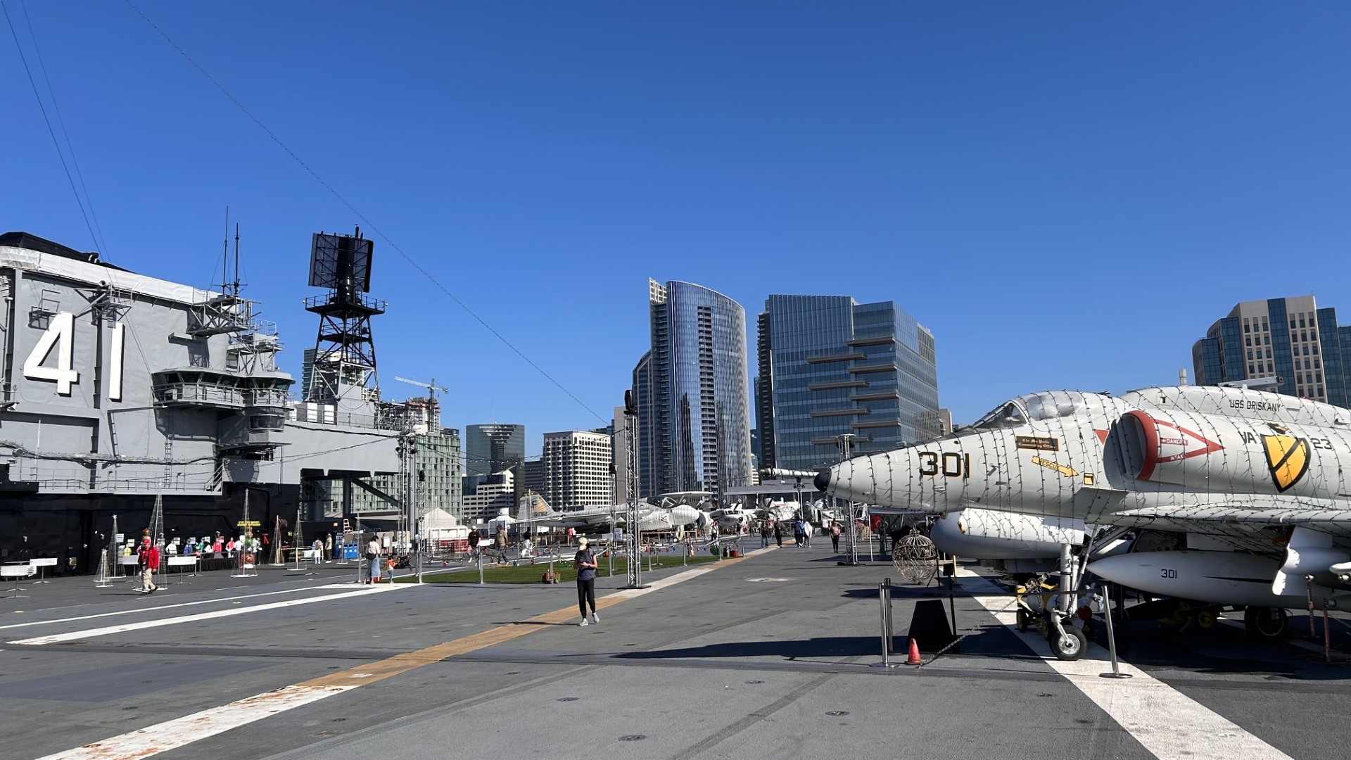 空母ミッドウェーのフライトデッキ